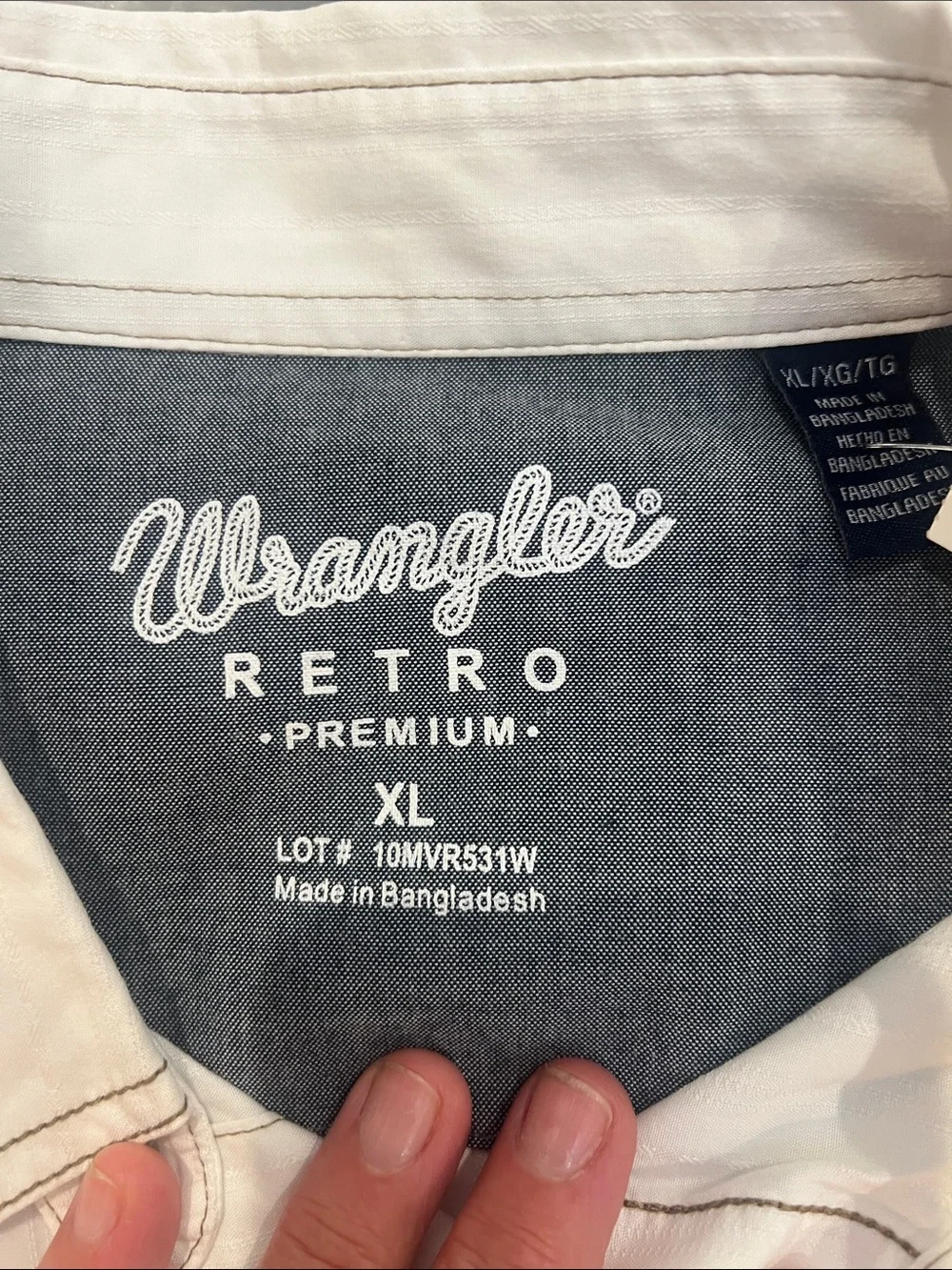 Wrangler White Button-Up Shirt with Contrast Stitching size XL.